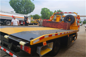 稻城附近拖车电话号码服务